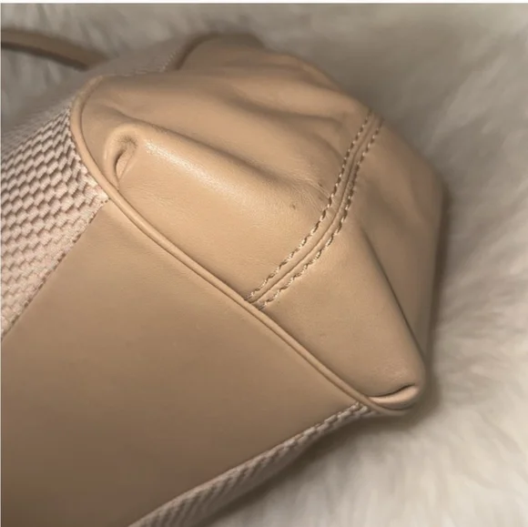 Coach NWOT Elegant Tan Women's Bag - Picture 10 of 13